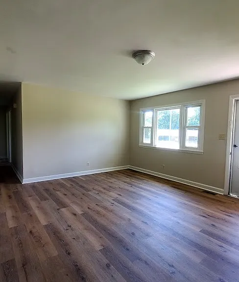 125 Jacklyn Ct — Photo 3