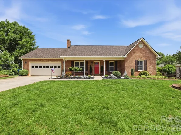 4 Fox Ridge Dr, Granite Falls, NC 28630