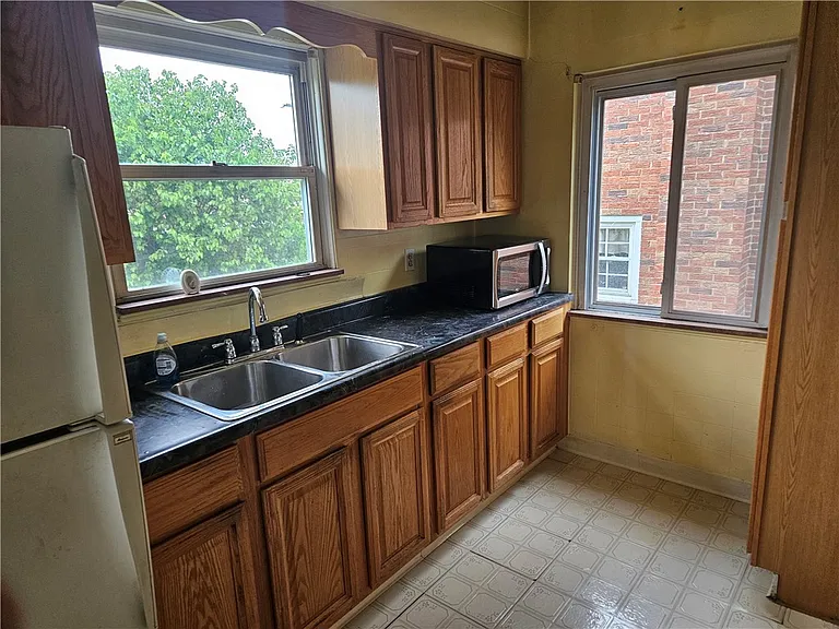 706 Upston St #FRONT — Photo 16