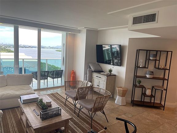 3rd image of 100 Bayview Dr APT 1924