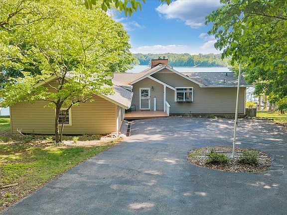 2nd image of 216 Pine Knob Cir