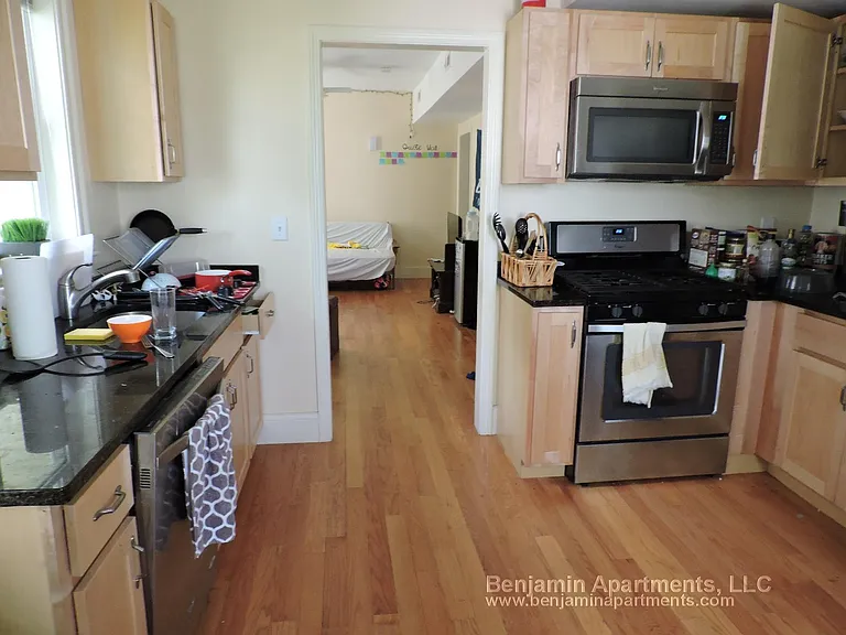 74 Brooks St #4 — Photo 9
