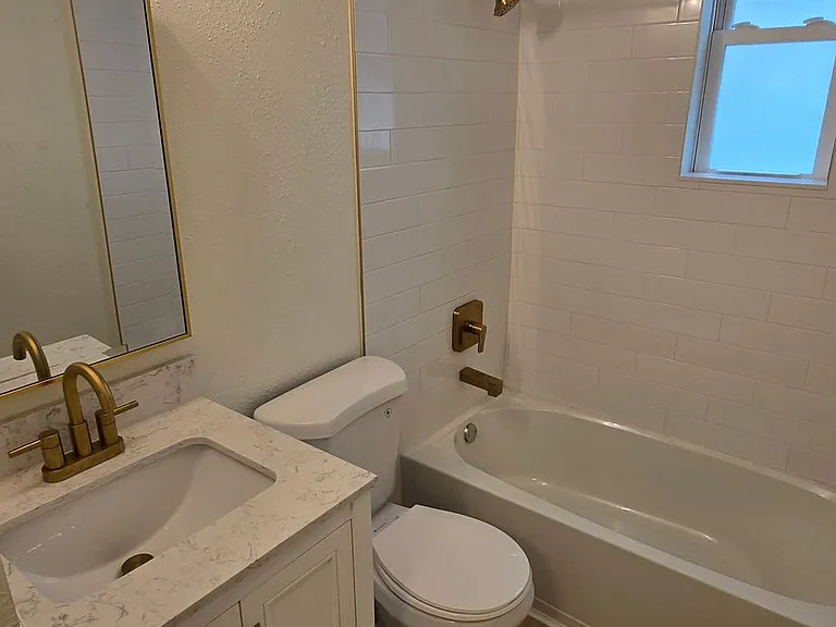 Beautiful 2/1 Apartment in Arlington — Photo 12
