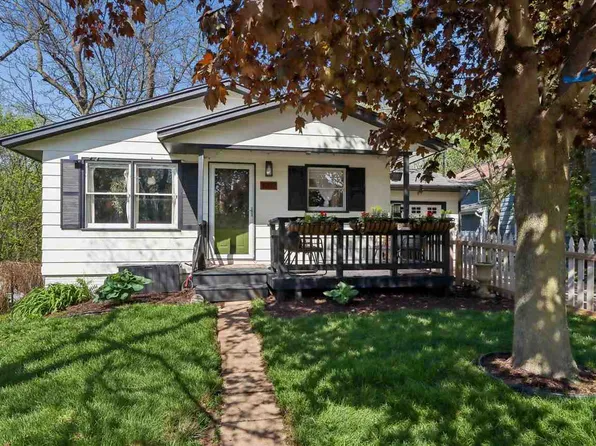 1007 N Summit St, Iowa City, IA 52245