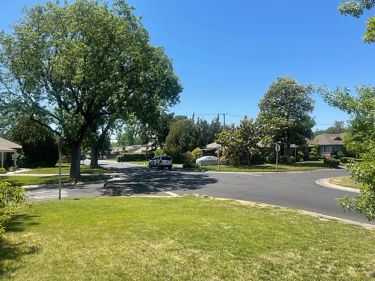 2306 Meadowbrook Rd — Photo 2