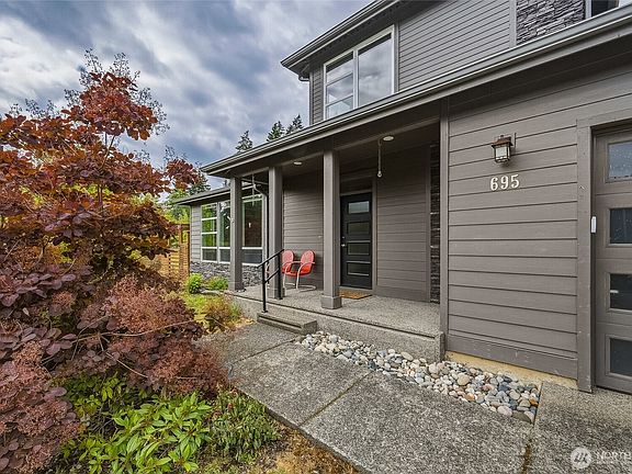 2nd image of 695 Chuckanut Drive N