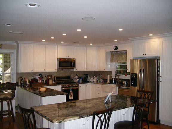 Custom cabinets w/granite