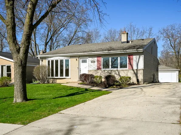 62 S Main St, Glen Ellyn, IL 60137