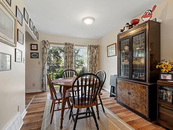 3rd image of 125 E Robinhood Way