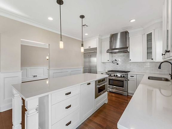 5th image of 407 W Inman Ave