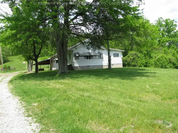 150 Falls Creek Rd, Tornado, WV 25202