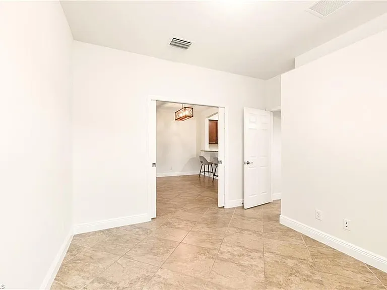 2080 Wellington St — Photo 18