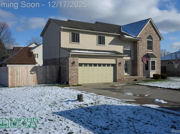 53084 Black Creek Dr, Chesterfield, MI 48047