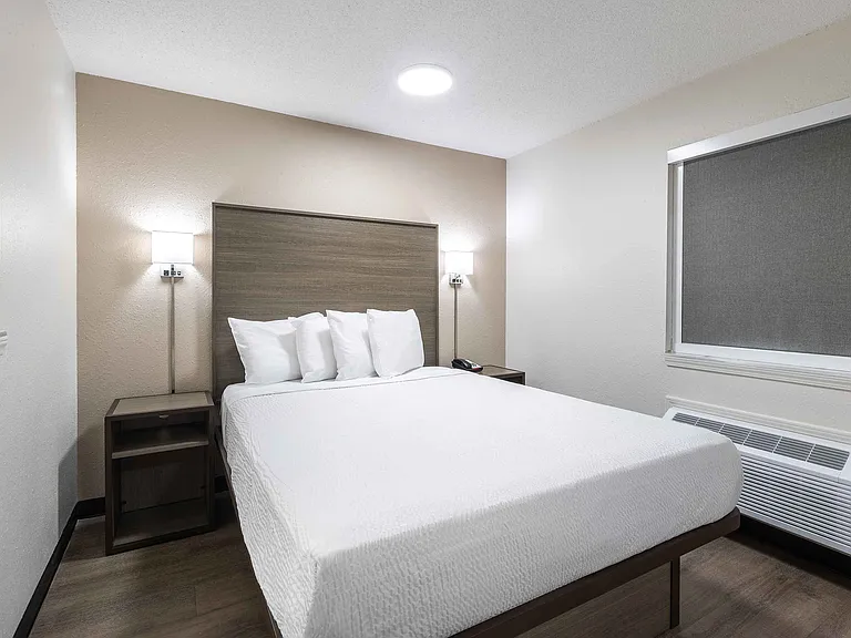 Studio Suite - 1 Queen Bed