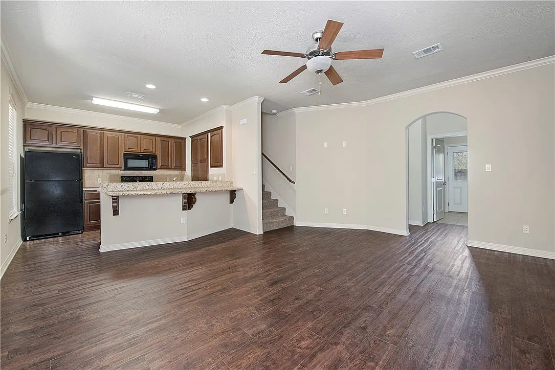 3 bed, 3.5 bath, 1405 sqft, $1,950 — Photo 3