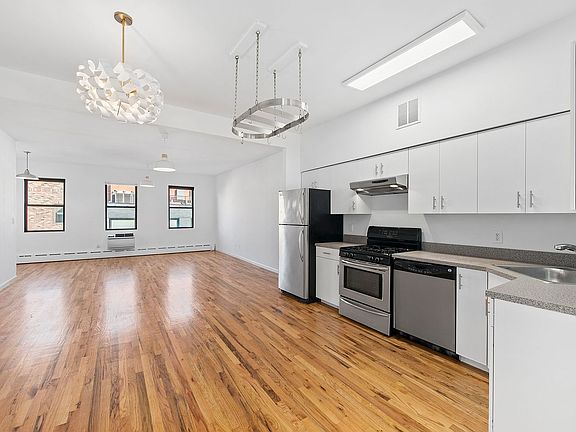 4th image of 192 Smith St APT 2B