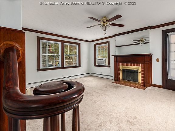5th image of 944 Woodward Dr