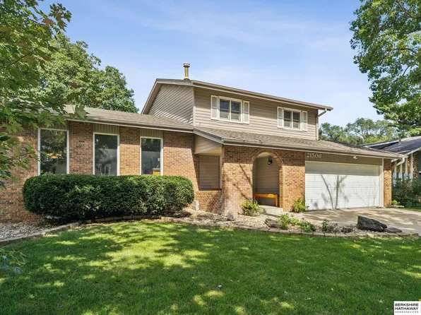 21506 Harney St, Elkhorn, NE 68022