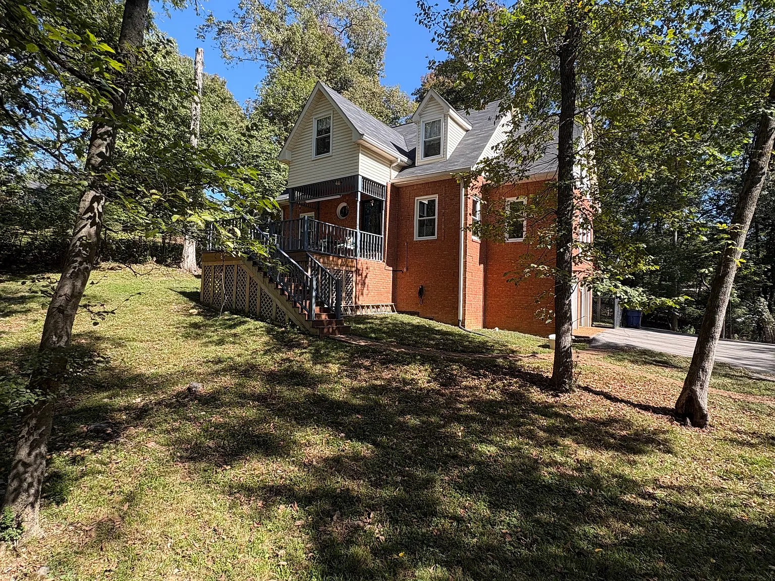 3 bed, 2.5 bath, 1800 sqft, $1,150 — Photo 1