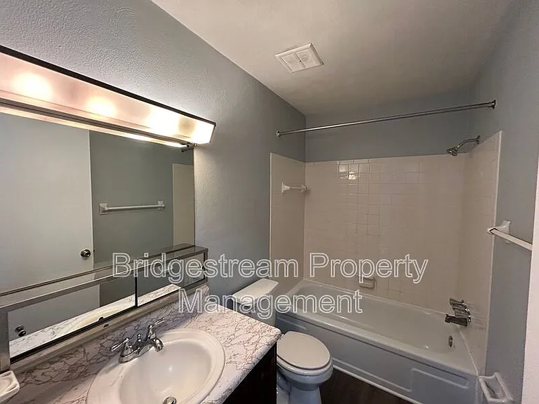 124 Chestnut St #203 — Photo 8