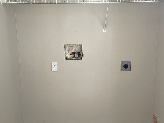 5th image of 201-389 Poplar Cir #381A