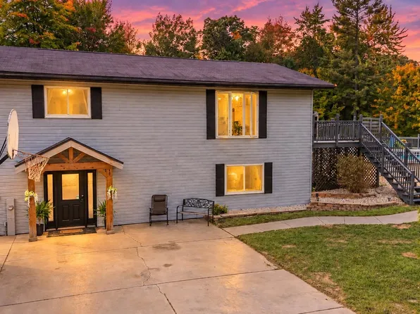 N2935 Branch Ln, Clintonville, WI 54929