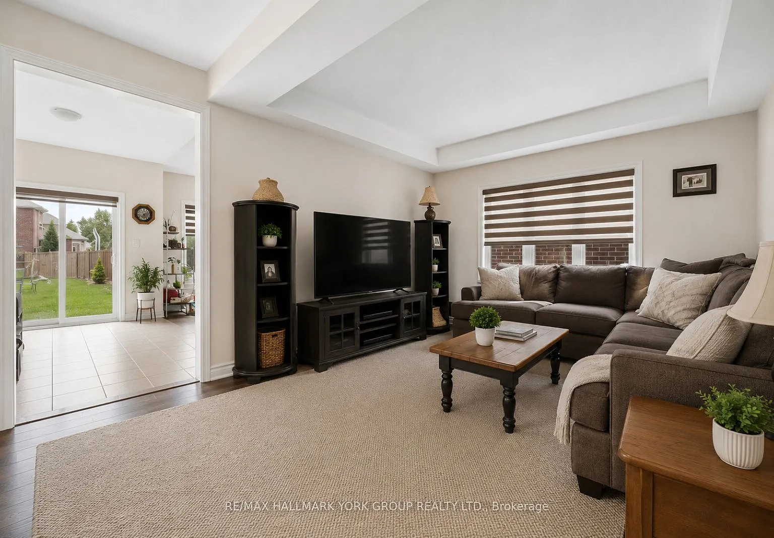 4 bed, $2,900 — Photo 4