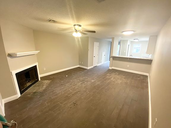 3rd image of 114 Aaron Dr APT E