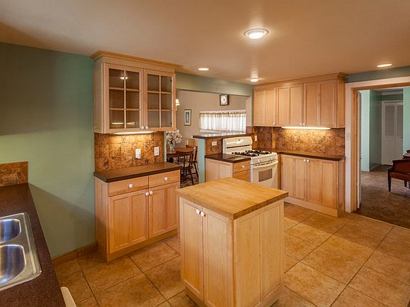 4th image of 364 Alosta Dr