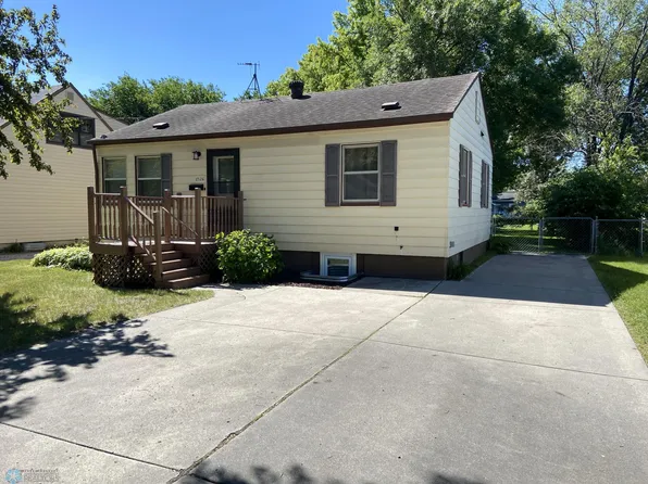 1526 8th Ave S, Fargo, ND 58103