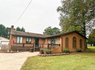 1060 Oakwood St, Maiden, NC 28650