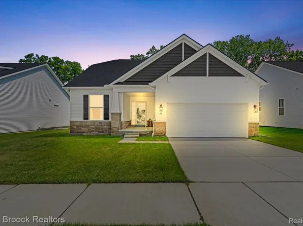 85 Coppice Way, White Lake, MI 48386