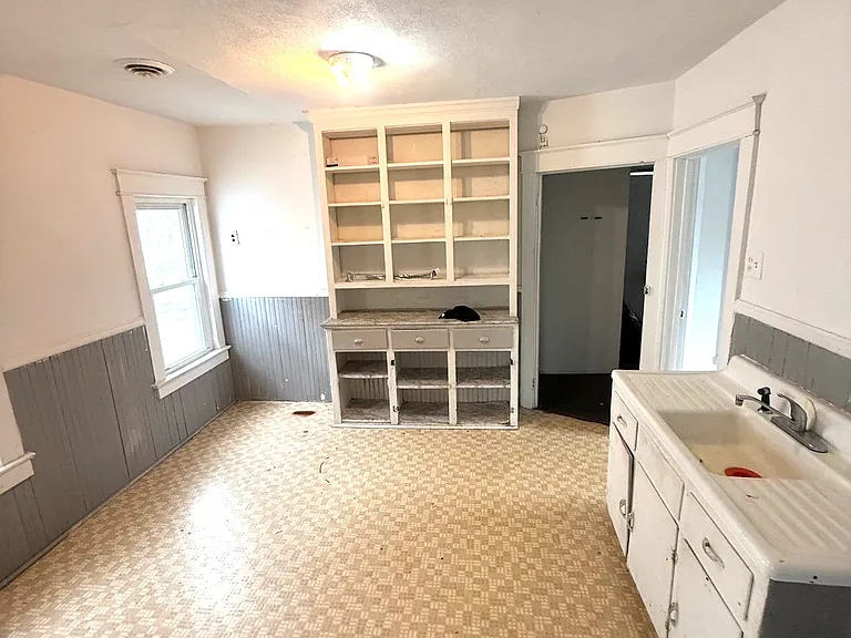 322 Wallace St #2 — Photo 2