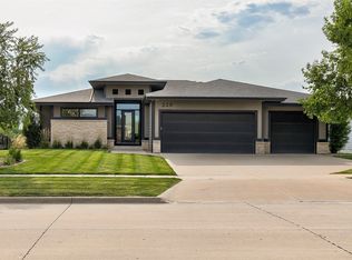 228 Overlook Ave, West Des Moines, IA 50266