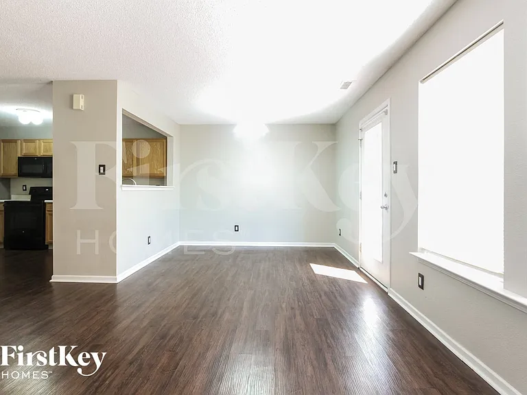 2733 Redland Ln — Photo 4