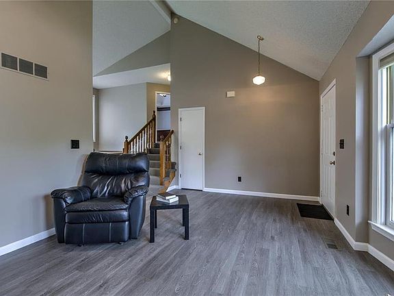 5th image of 1331 Amesbury Ave