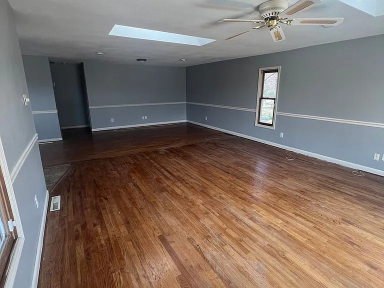 1833 W Smith St — Photo 10