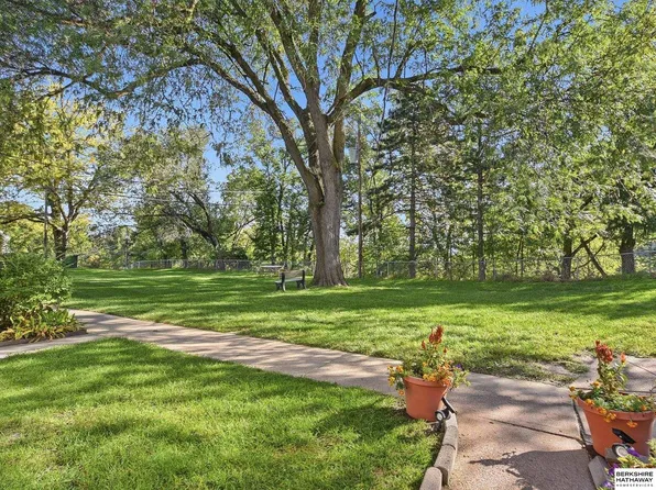 2473 S 3rd Street Plz, Omaha, NE 68108
