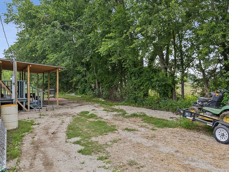 1946 County Road 2290 — Photo 12