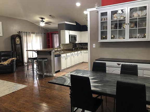 4th image of 105 Deep Lake Cir