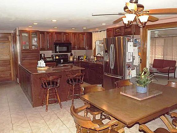 3rd image of 8 Carl Ave