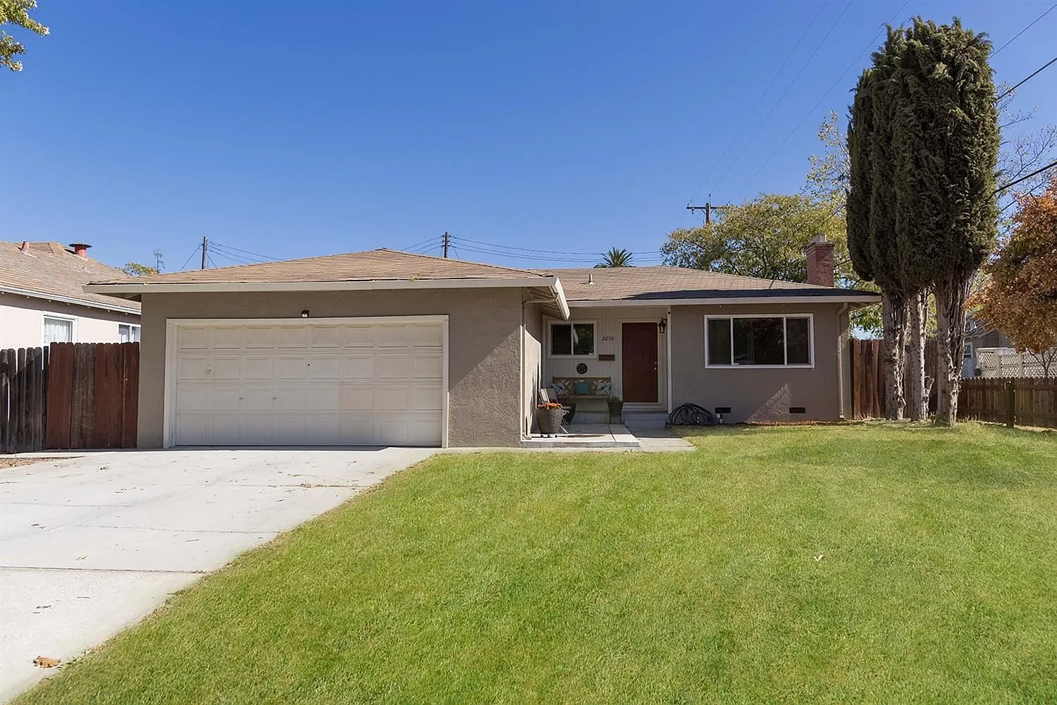 2250 Cantalier St photo 1