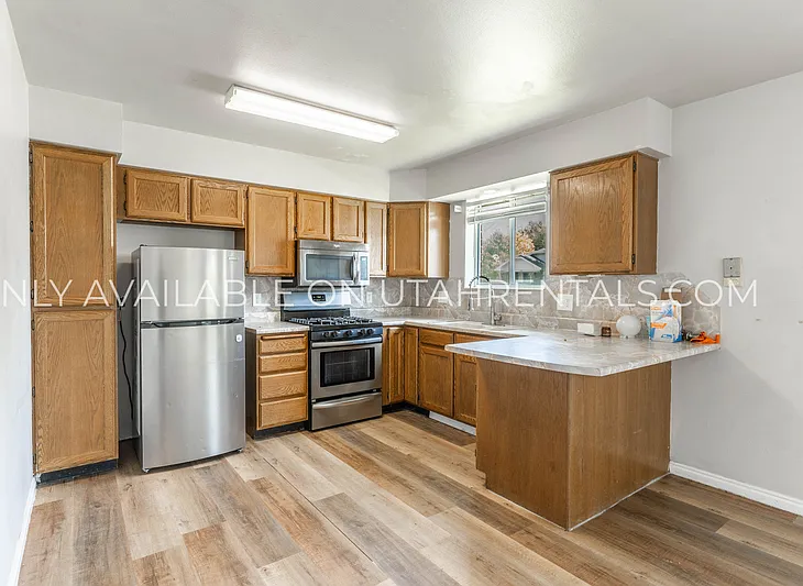139 N Center St — Photo 6