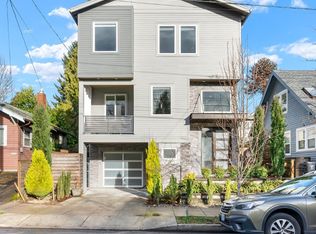2335 NE Couch St, Portland, OR 97232