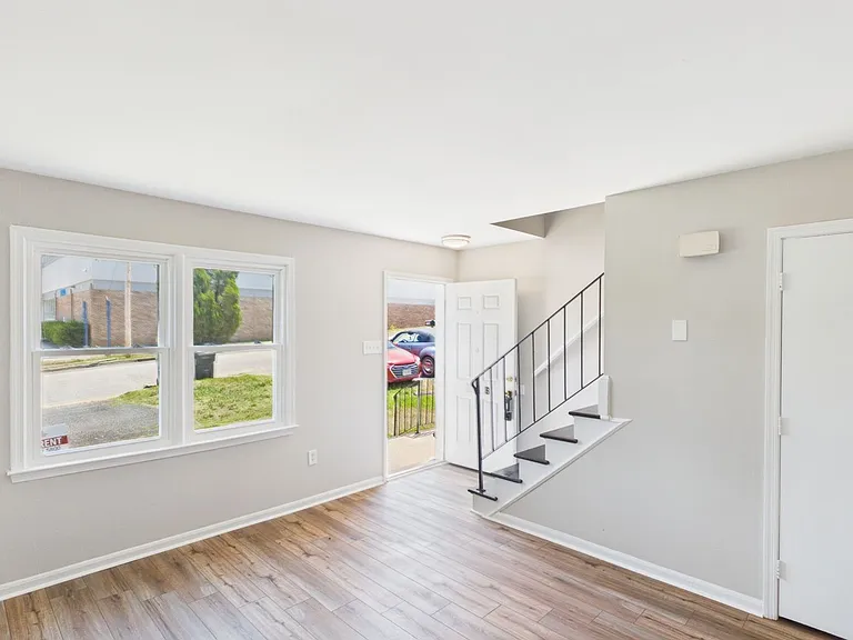 2305 Poplar St #B — Photo 6