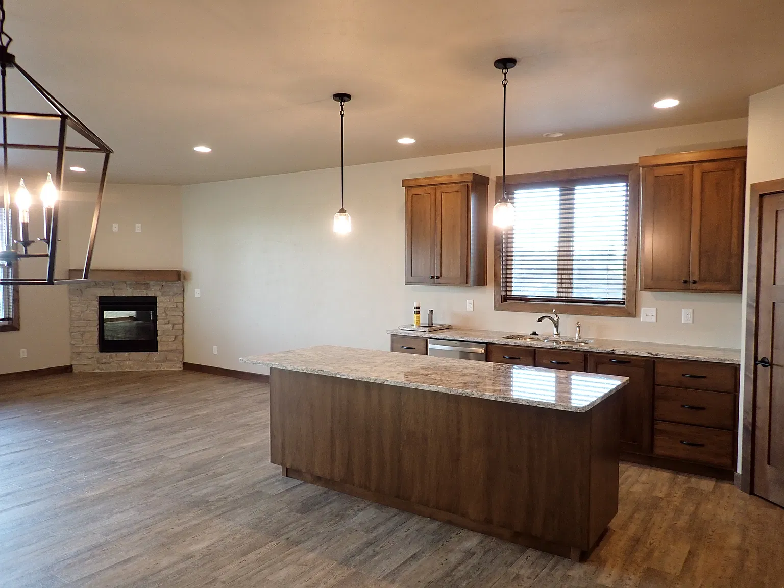 4 bed, 1641 sqft, $2,750 — Photo 4