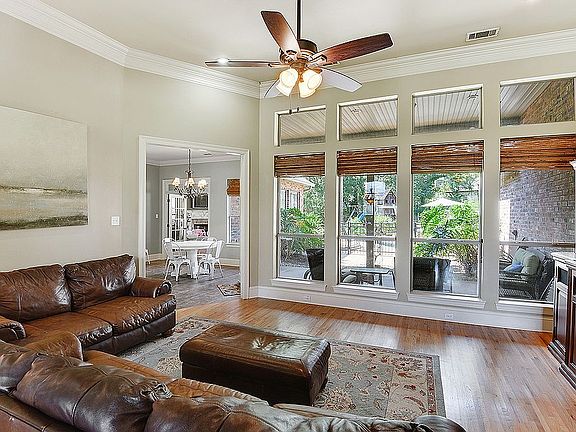 3rd image of 794 Claire Dr