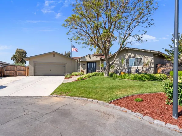 60 Dots Cir, Hollister, CA 95023