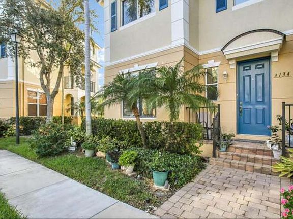 3rd image of 3134 N Oasis Dr