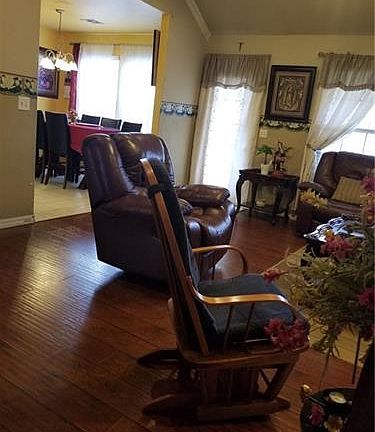 4th image of 1305 E Rachel Ln